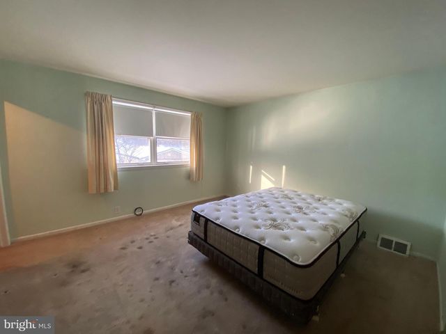 9 TRAVERSE DR, Plymouth Meeting, PA 19462