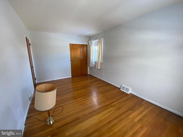 9 TRAVERSE DR, Plymouth Meeting, PA 19462