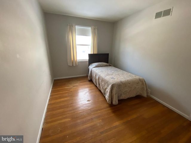 9 TRAVERSE DR, Plymouth Meeting, PA 19462