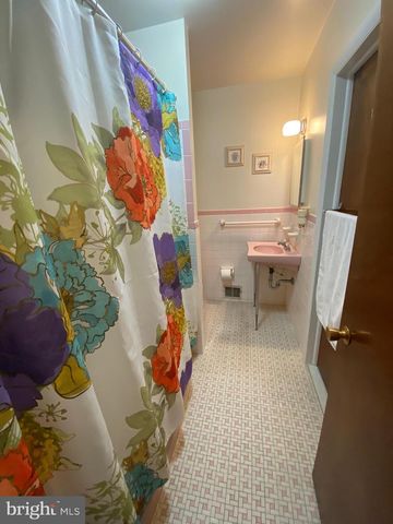 9 TRAVERSE DR, Plymouth Meeting, PA 19462