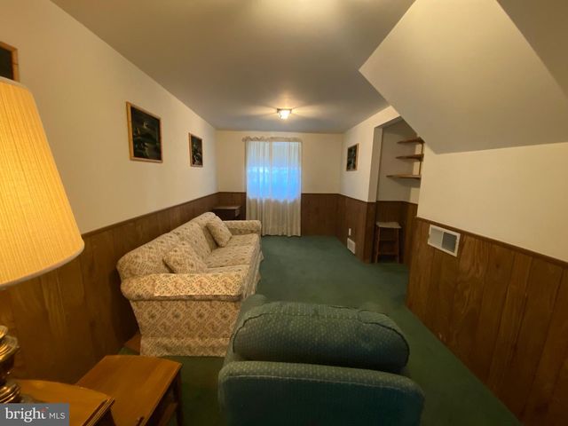 9 TRAVERSE DR, Plymouth Meeting, PA 19462