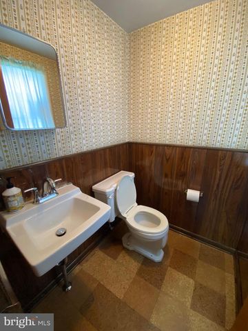 9 TRAVERSE DR, Plymouth Meeting, PA 19462