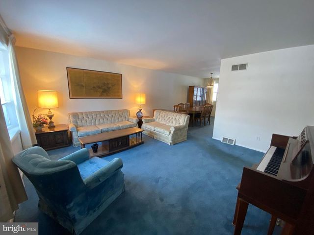 9 TRAVERSE DR, Plymouth Meeting, PA 19462