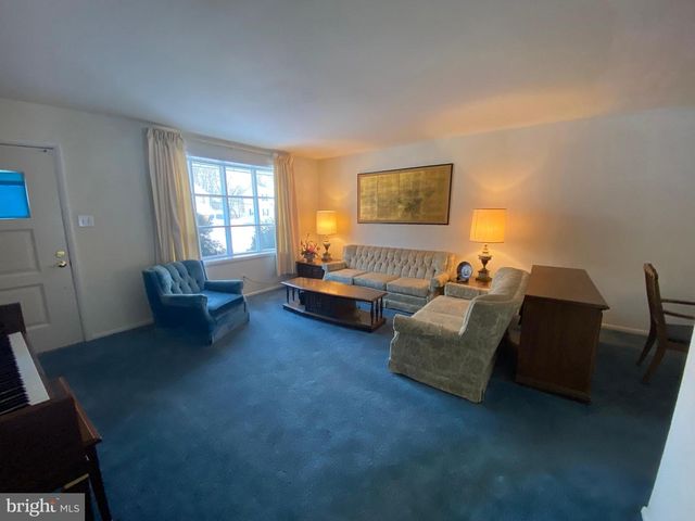 9 TRAVERSE DR, Plymouth Meeting, PA 19462