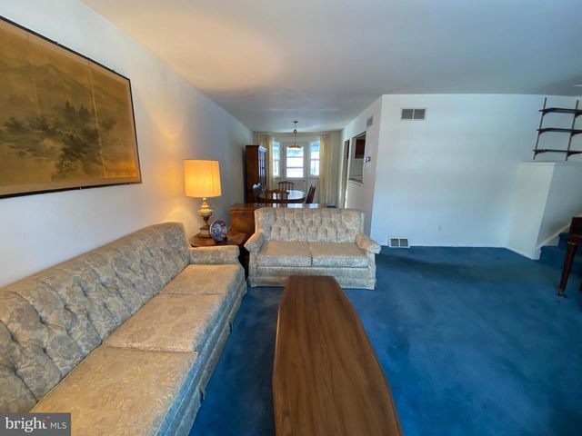 9 TRAVERSE DR, Plymouth Meeting, PA 19462