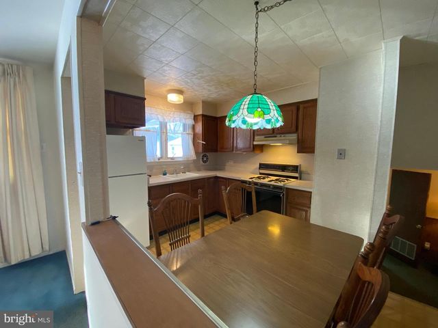 9 TRAVERSE DR, Plymouth Meeting, PA 19462