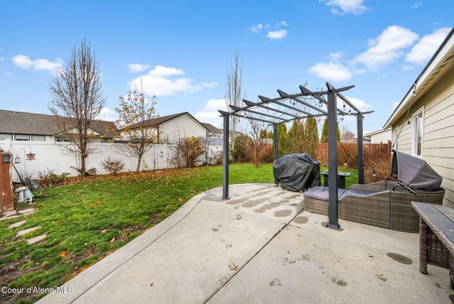 3801 N Maxfli LN, Post Falls, ID 83854