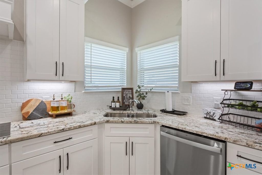 Image 10 of property listing at 5405 Espiritu Santo Drive, Belton, TX 76513