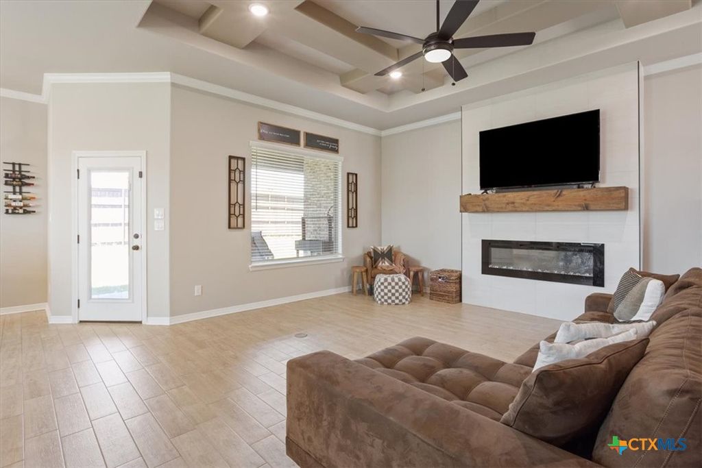 Image 5 of property listing at 5405 Espiritu Santo Drive, Belton, TX 76513