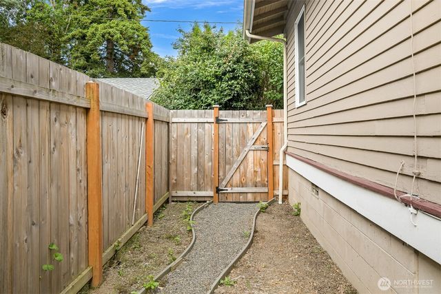 2615 Northwest Avenue, Bellingham, WA 98225