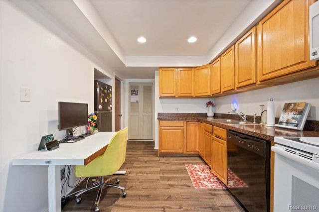 8323 Karam Boulevard 4, Warren, MI 48093