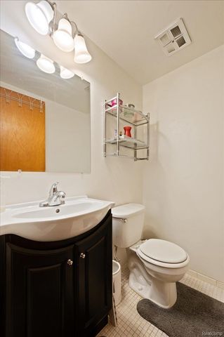 8323 Karam Boulevard 4, Warren, MI 48093