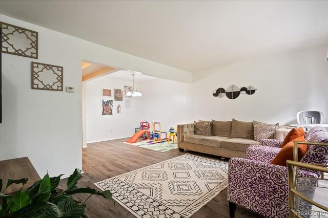 8323 Karam Boulevard 4, Warren, MI 48093