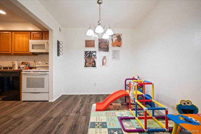 8323 Karam Boulevard 4, Warren, MI 48093