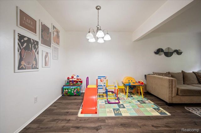 8323 Karam Boulevard 4, Warren, MI 48093