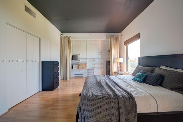 10 SW South River Dr 708, Miami, FL 33130