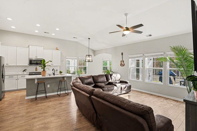 721 Devon Estate Ave., Myrtle Beach, SC 29588