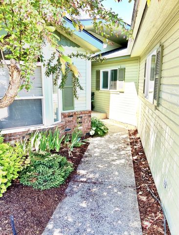 4446 S Sunny Creek Cir, Spokane, WA 99224