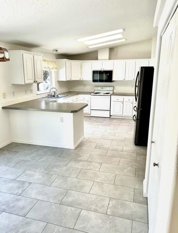 4446 S Sunny Creek Cir, Spokane, WA 99224