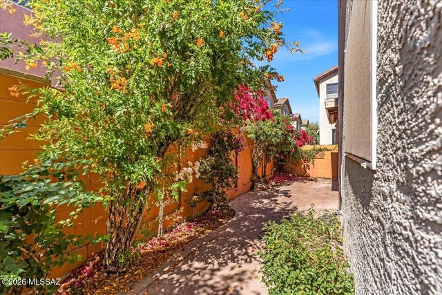 7638 E Saguaro Overlook Drive, Tucson, AZ 85710