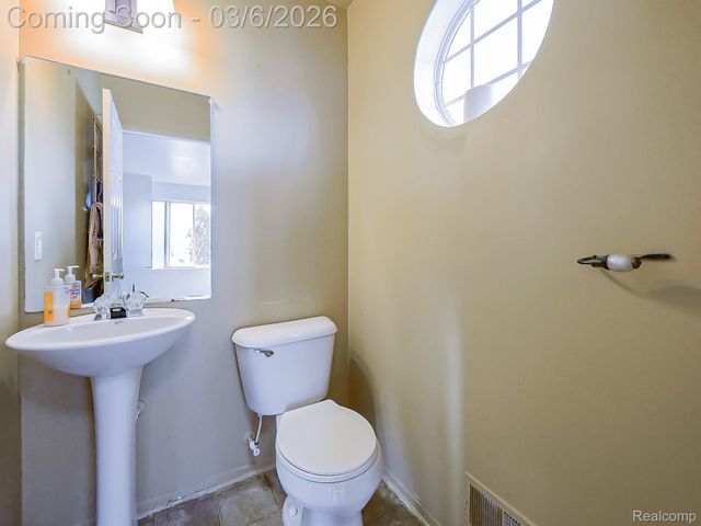 729 W Margaret Lane, Pontiac, MI 48341