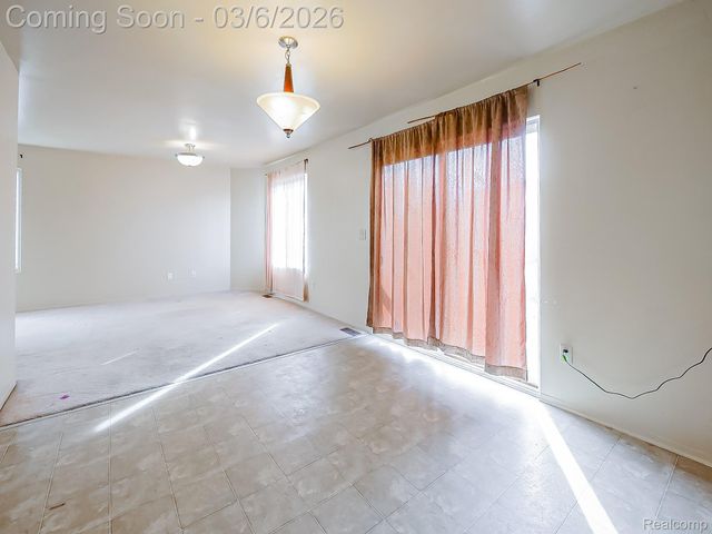 729 W Margaret Lane, Pontiac, MI 48341