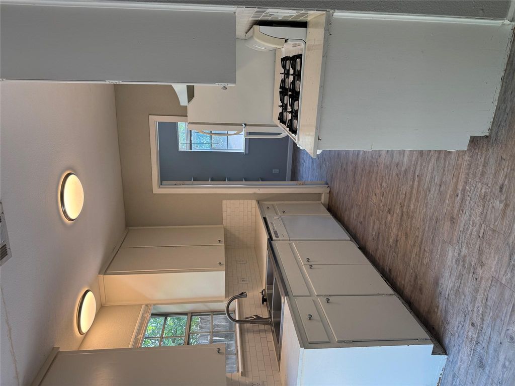 1910 Westridge DR A, Austin, TX 78704