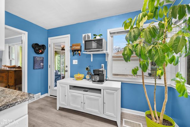 463 Colonial Court, Grosse Pointe Farms, MI 48236