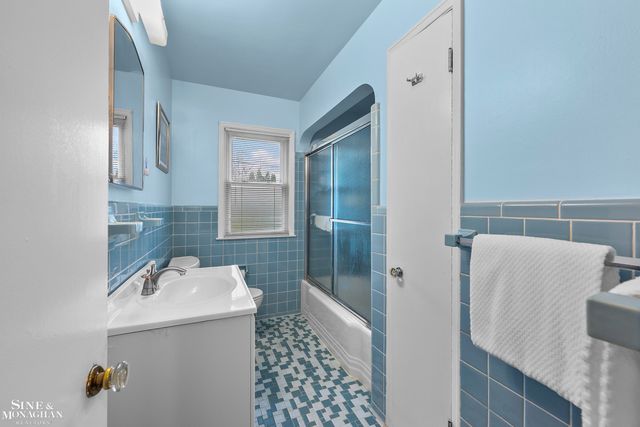 463 Colonial Court, Grosse Pointe Farms, MI 48236