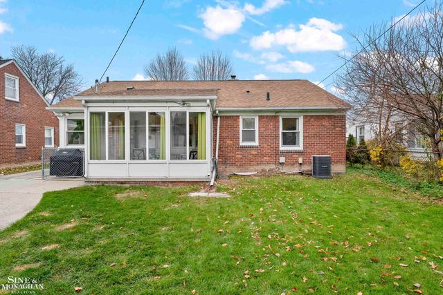 463 Colonial Court, Grosse Pointe Farms, MI 48236