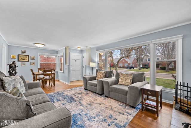 463 Colonial Court, Grosse Pointe Farms, MI 48236