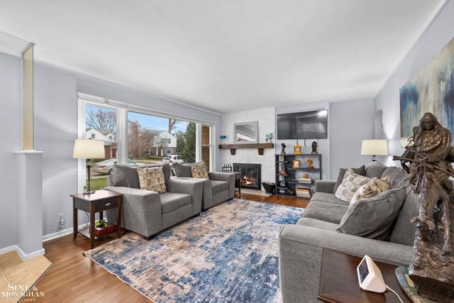 463 Colonial Court, Grosse Pointe Farms, MI 48236