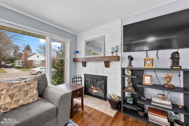 463 Colonial Court, Grosse Pointe Farms, MI 48236