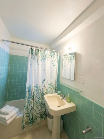 1604 Metropolitan Avenue 3F, Bronx, NY 10462