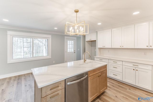 2405 NE Bankhead Parkway NE, Huntsville, AL 35801