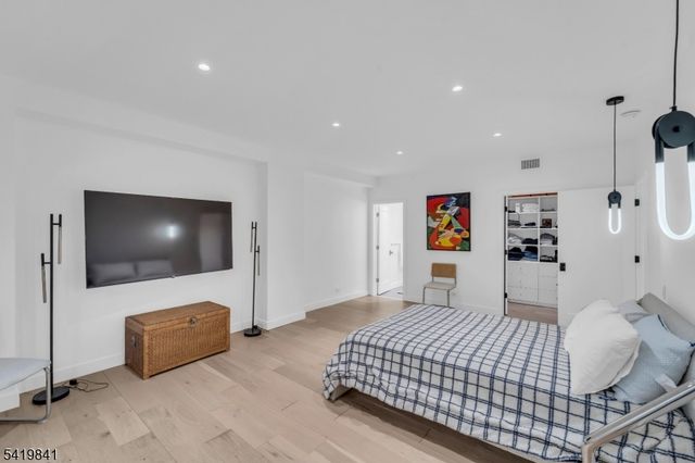 101 Shearwater Ct 25, Jersey City, NJ 07305