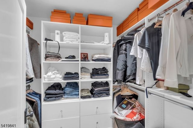 101 Shearwater Ct 25, Jersey City, NJ 07305