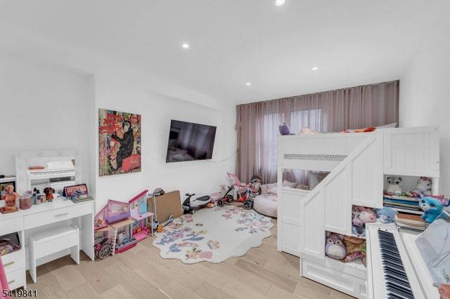 101 Shearwater Ct 25, Jersey City, NJ 07305