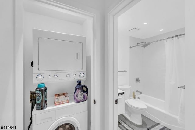 101 Shearwater Ct 25, Jersey City, NJ 07305