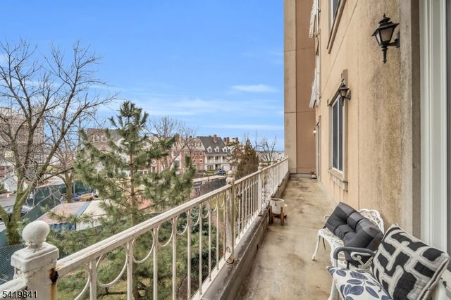 101 Shearwater Ct 25, Jersey City, NJ 07305