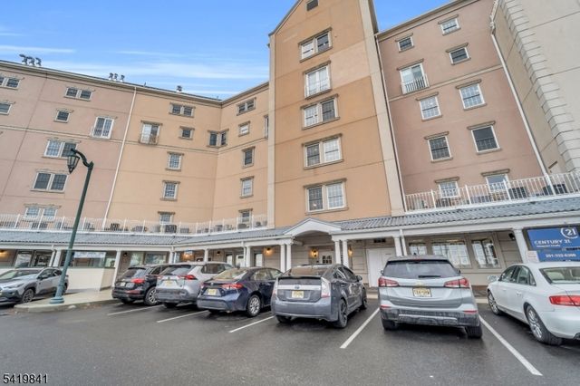 101 Shearwater Ct 25, Jersey City, NJ 07305