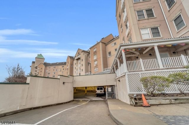 101 Shearwater Ct 25, Jersey City, NJ 07305