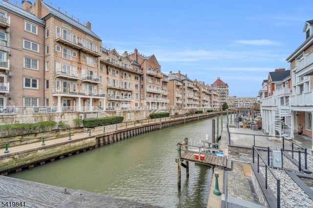 101 Shearwater Ct 25, Jersey City, NJ 07305