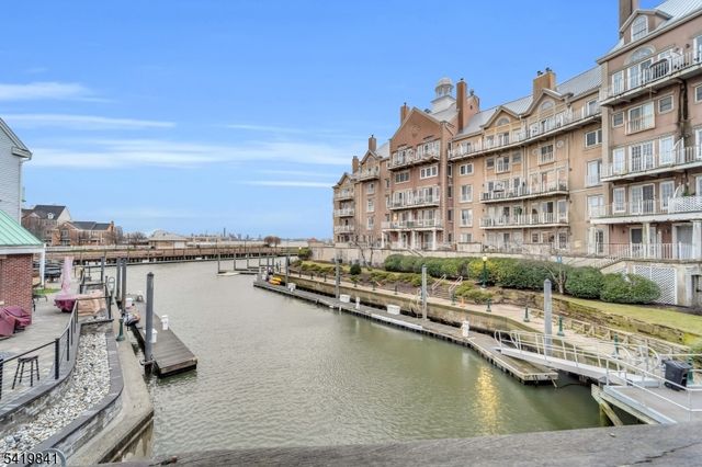 101 Shearwater Ct 25, Jersey City, NJ 07305