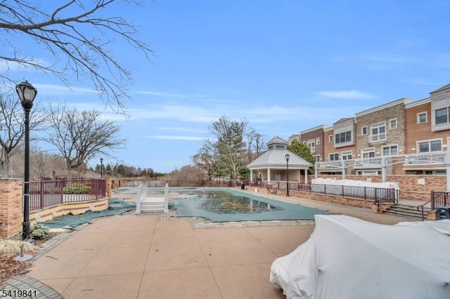 101 Shearwater Ct 25, Jersey City, NJ 07305