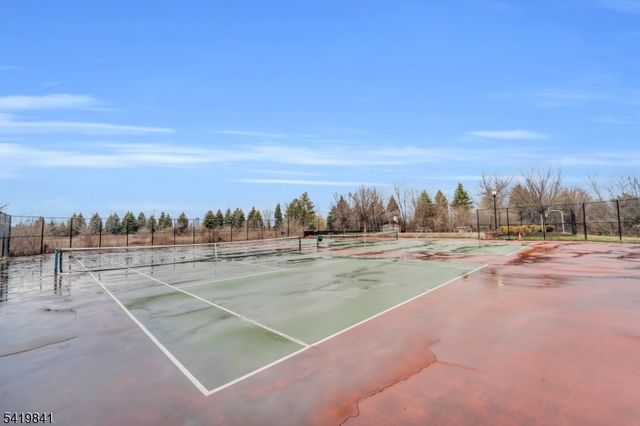 101 Shearwater Ct 25, Jersey City, NJ 07305