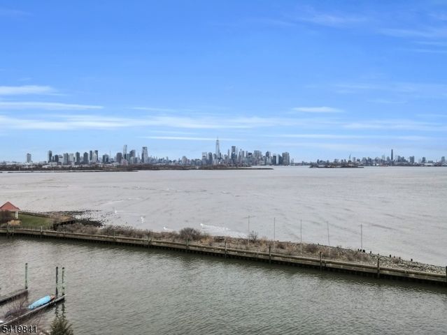 101 Shearwater Ct 25, Jersey City, NJ 07305