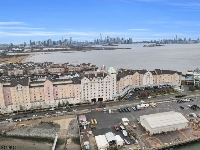 101 Shearwater Ct 25, Jersey City, NJ 07305