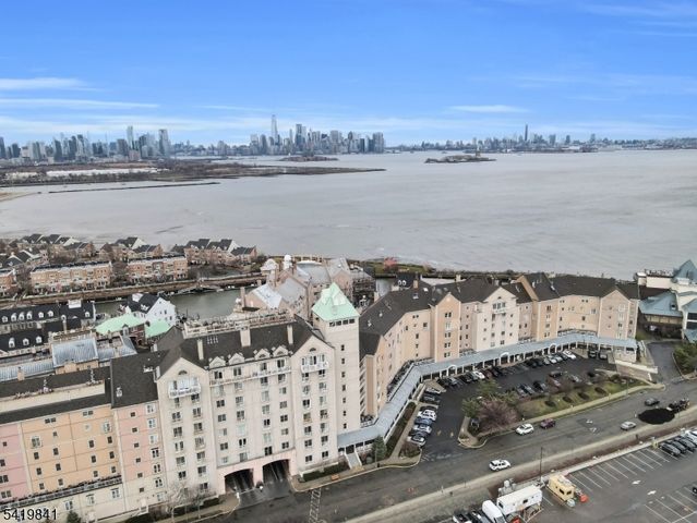 101 Shearwater Ct 25, Jersey City, NJ 07305