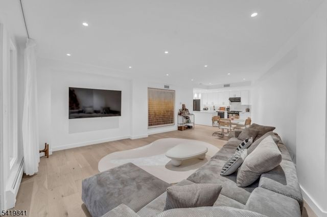 101 Shearwater Ct 25, Jersey City, NJ 07305